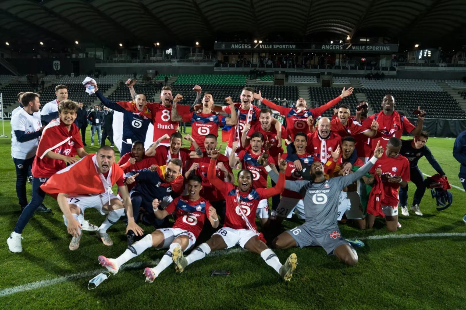 集装箱船 container-shipping